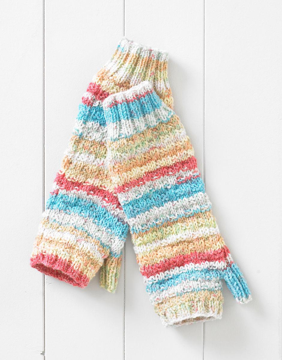 The Bumper Book of Accessories Book No 2. Sirdar Knitting Pattern Book 461 Code B.